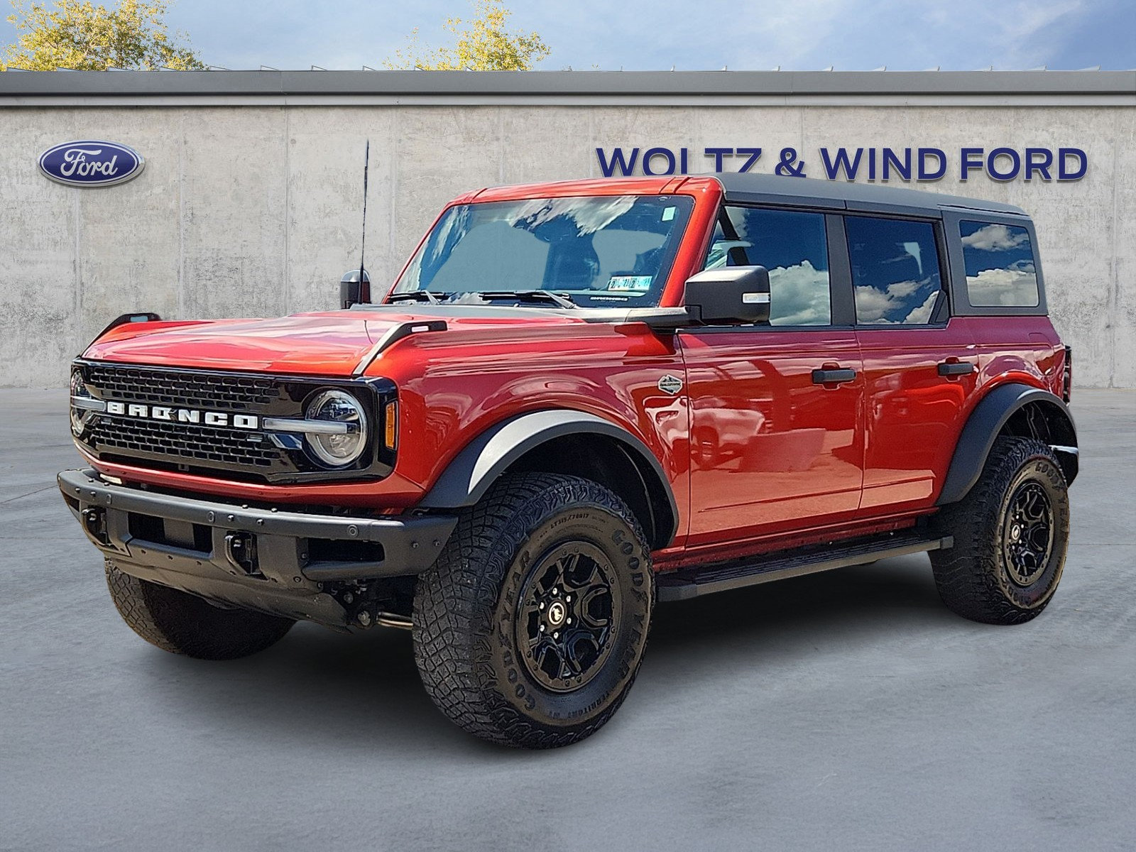 Certified 2024 Ford Bronco Wildtrak AWD/4WD image 3