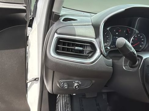 Used 2024 Chevrolet Equinox LT FWD image 21