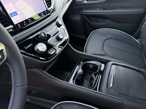 New 2026 Chrysler Pacifica Limited image 26