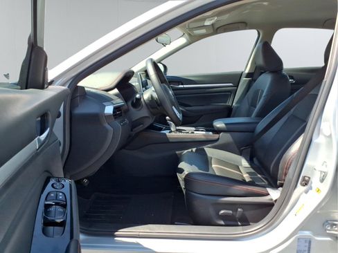 Used 2025 Nissan Altima 2.5 SR FWD image 17