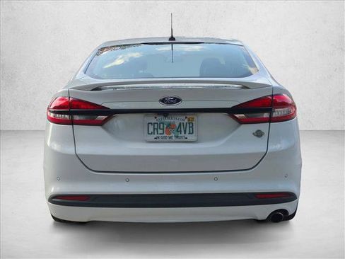 Used 2017 Ford Fusion SE w/ Equipment Group 201A FWD image 8