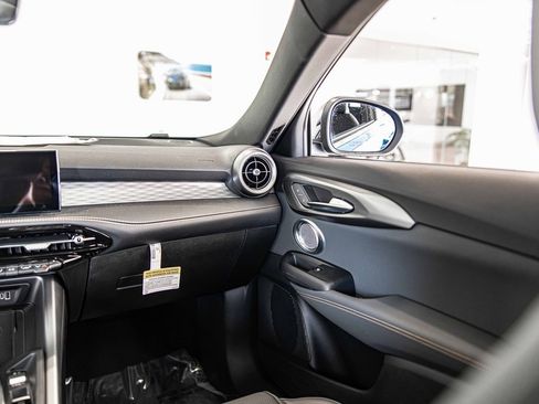 New 2025 Alfa Romeo Tonale w/ Premium Package image 40