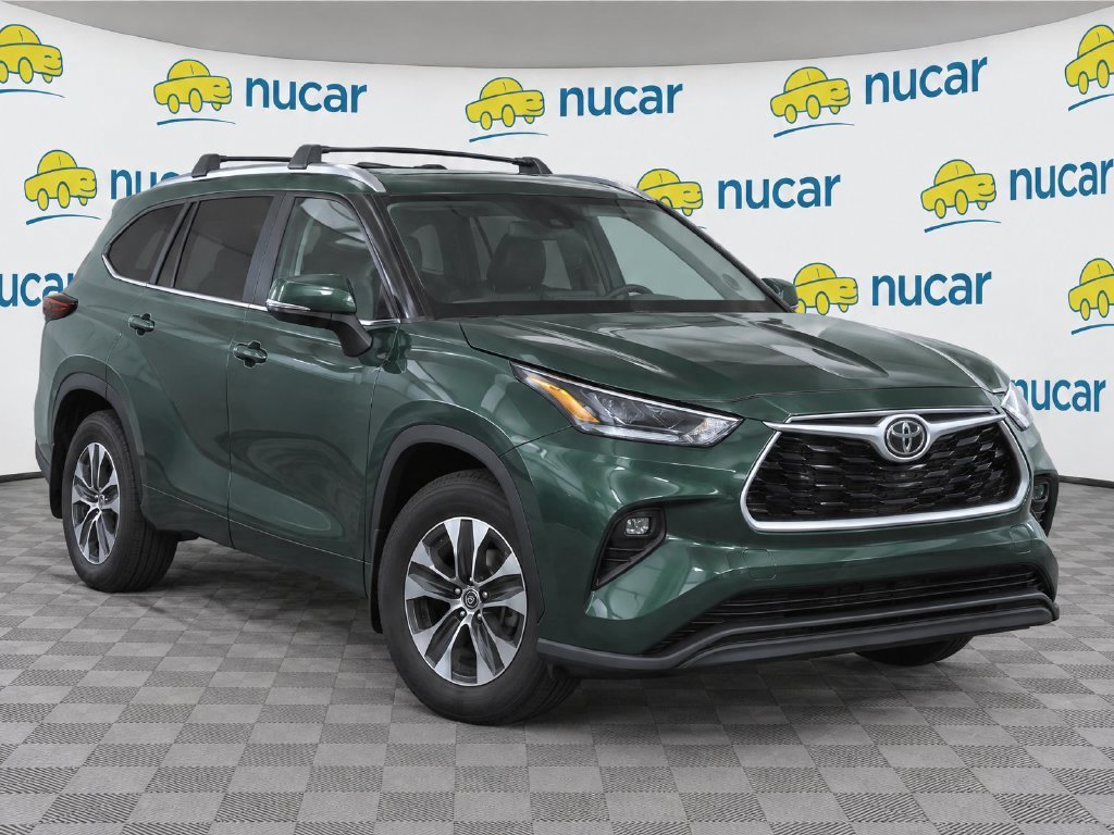 Used 2024 Toyota Highlander XLE AWD/4WD image 2