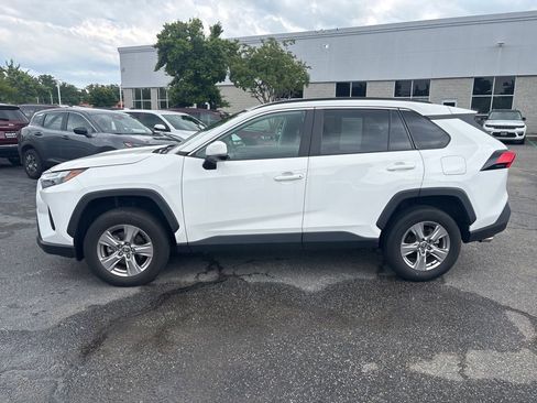 Used 2023 Toyota RAV4 XLE AWD/4WD image 3