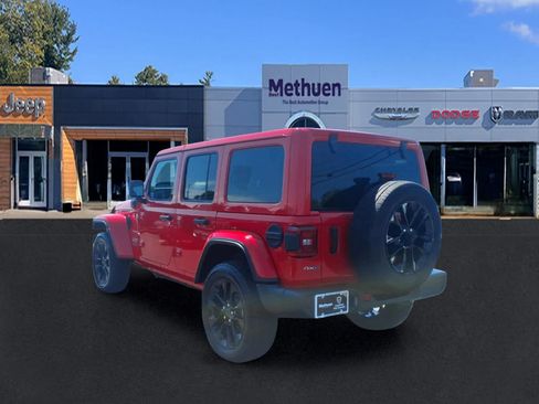 Used 2024 Jeep Wrangler Unlimited Sahara AWD/4WD image 7