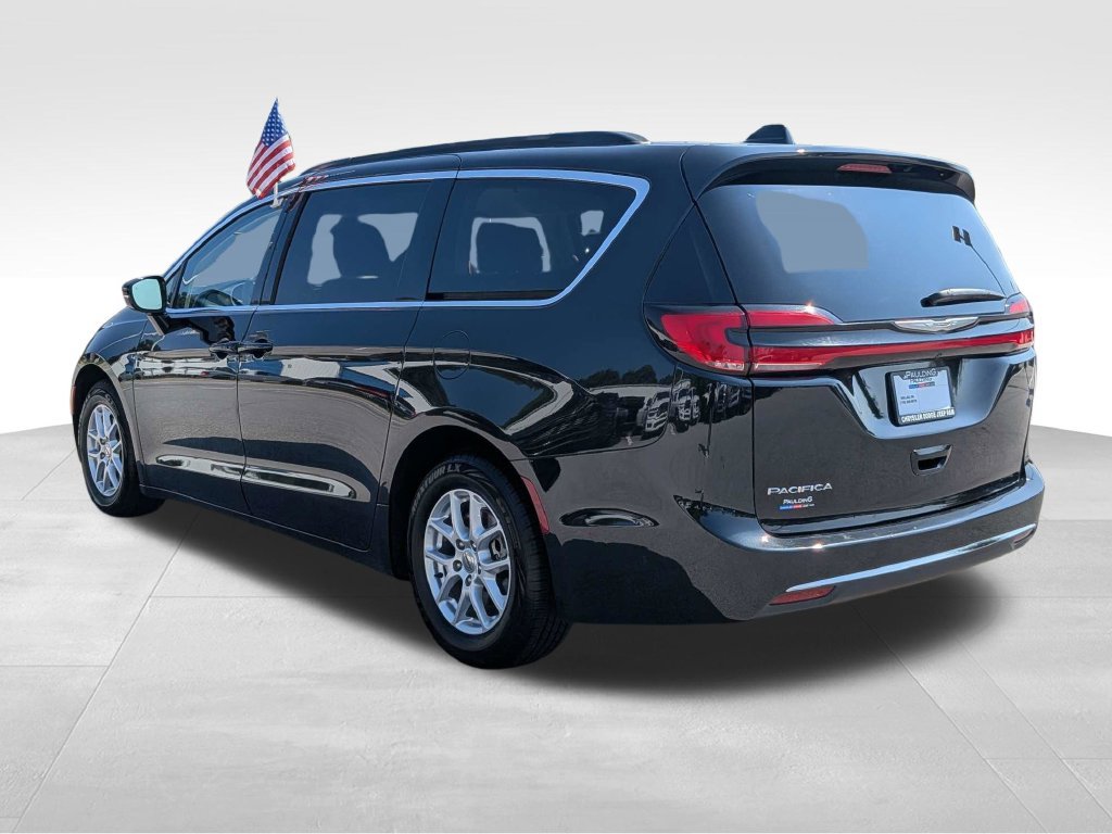Used 2024 Chrysler Pacifica Touring-L FWD image 7