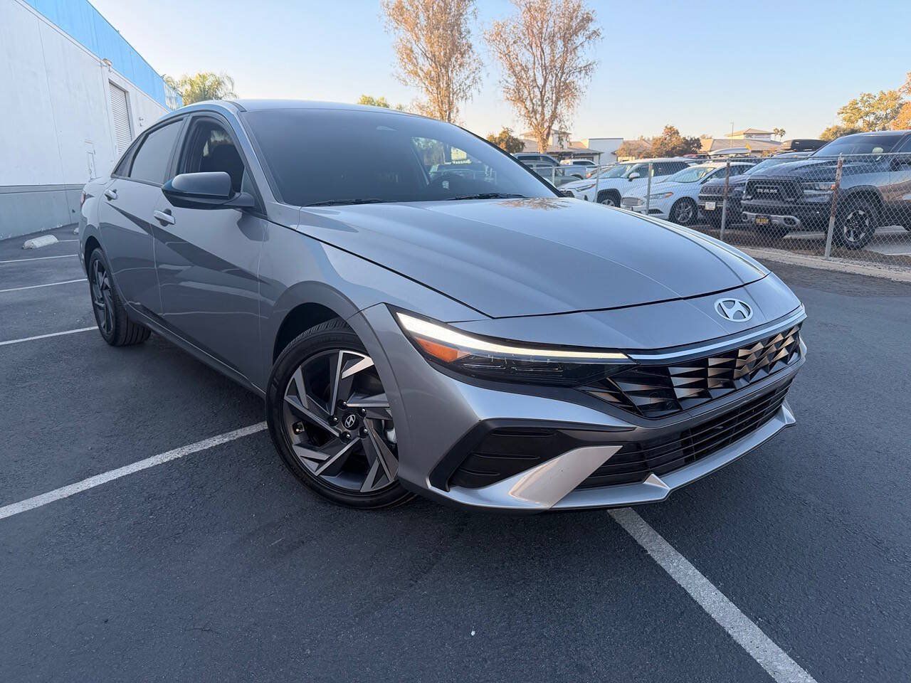 Used 2025 Hyundai Elantra Sport FWD image 4