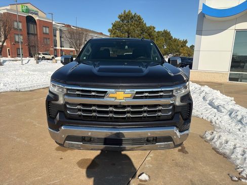 Used 2023 Chevrolet Silverado 1500 LTZ image 3