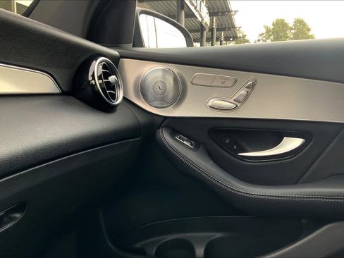 Used 2019 Mercedes-Benz GLC 300 4MATIC image 34