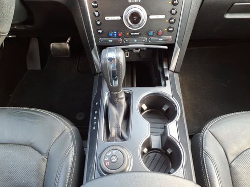 Used 2018 Ford Explorer Limited w/ Equipment Group 301A AWD/4WD image 23