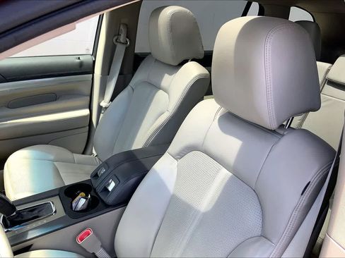 Used 2010 Lincoln MKT 2WD image 12