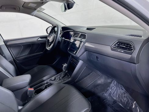 Used 2023 Volkswagen Tiguan SE AWD/4WD image 27