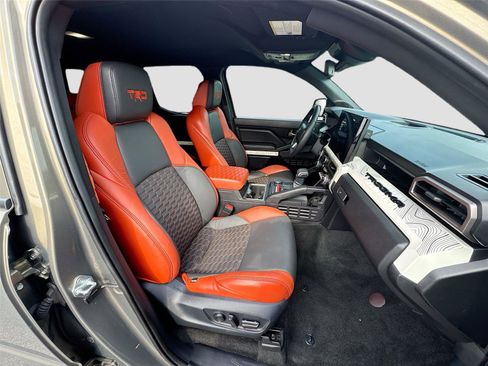 Used 2024 Toyota Tacoma TRD Sport w/ TRD Sport Upgrade Package image 9