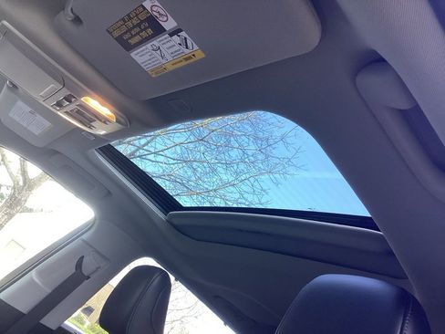 Used 2024 Toyota Highlander Limited image 3