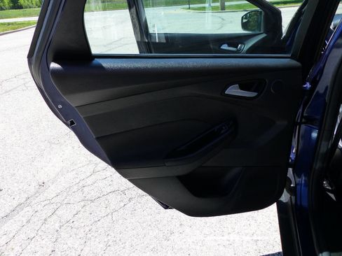 Used 2017 Ford Focus Titanium FWD image 37