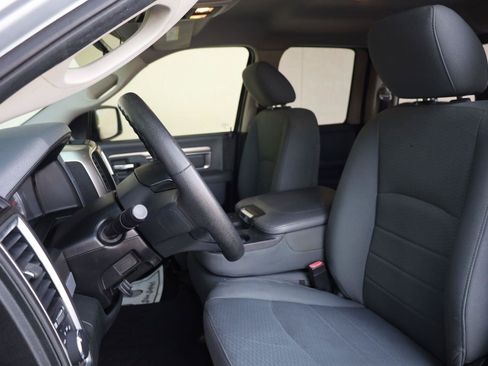 Used 2015 RAM 1500 Classic SLT RWD image 17