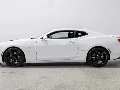 Used 2018 Chevrolet Camaro SS RWD image 9