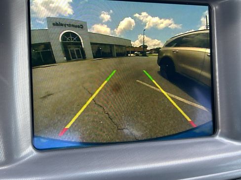 Used 2023 Dodge Charger SXT image 11