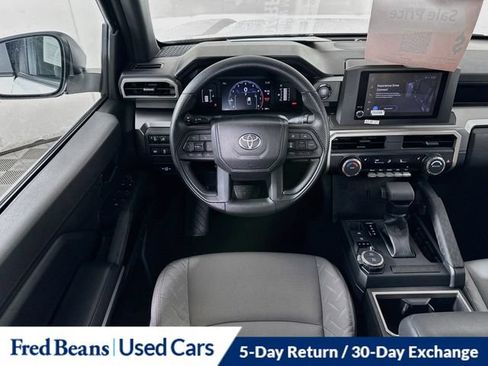 Used 2025 Toyota Tacoma SR5 AWD/4WD image 29