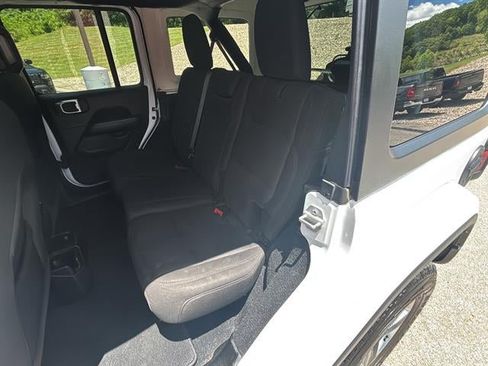 Used 2022 Jeep Wrangler Unlimited Sahara w/ Cold Weather Group AWD/4WD image 32