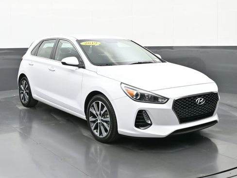 Used 2019 Hyundai Elantra GT image 1