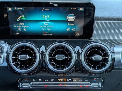 Used 2022 Mercedes-Benz GLB 250 GLB 250 image 14