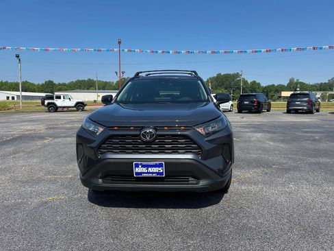 Used 2020 Toyota RAV4 LE image 4