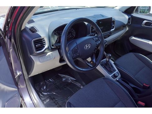 Used 2021 Hyundai Venue FWD image 9
