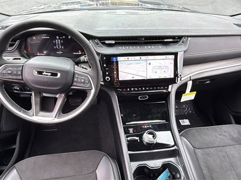 New 2026 Jeep Grand Cherokee Laredo image 2