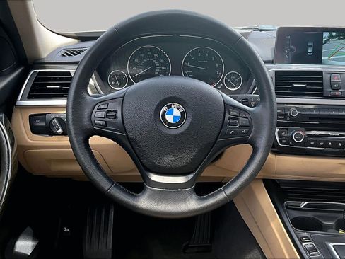 Used 2017 BMW 320i Sedan RWD image 6