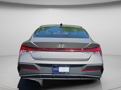 Used 2024 Hyundai Elantra SEL FWD image 5