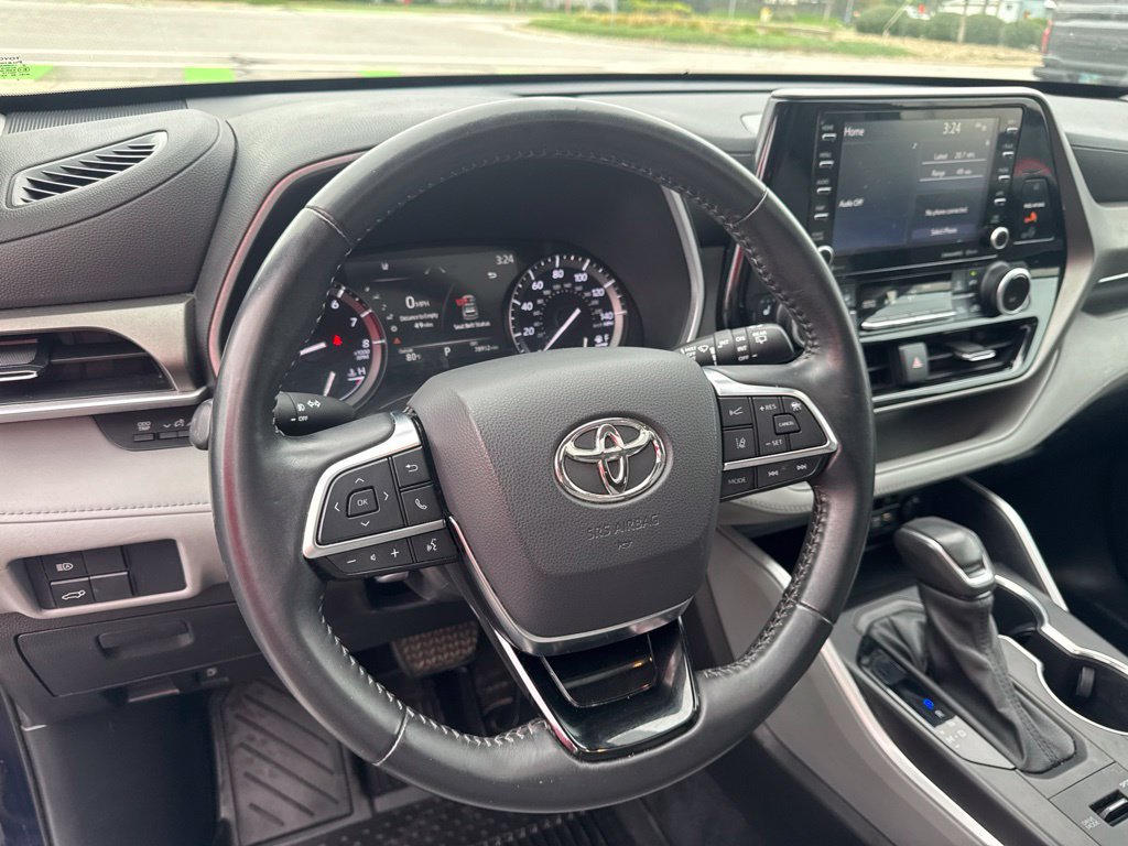 Used 2021 Toyota Highlander XLE AWD/4WD image 12
