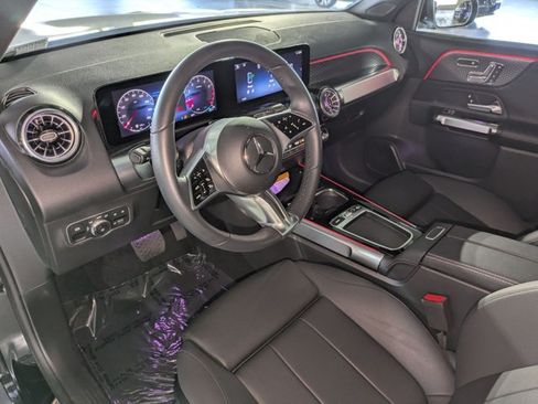 Used 2025 Mercedes-Benz GLB 250 image 13