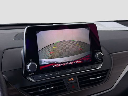 Used 2024 Nissan Altima 2.5 SV FWD image 17