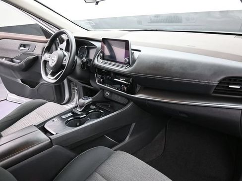 Used 2022 Nissan Rogue SV FWD image 24