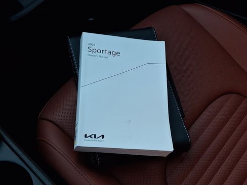 Certified 2025 Kia Sportage SX image 31
