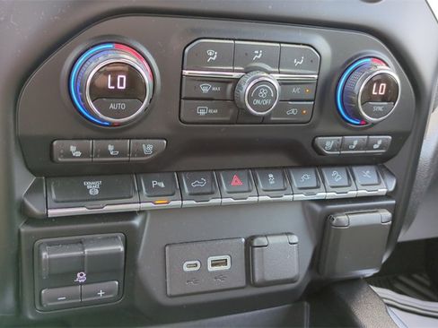 Used 2021 Chevrolet Silverado 2500 LTZ w/ LTZ Plus Package image 19