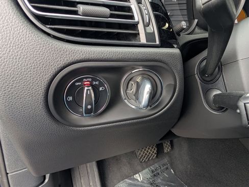 Used 2025 Porsche Macan image 14