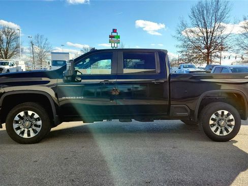 Used 2024 Chevrolet Silverado 2500 Custom w/ Custom Value Package image 5