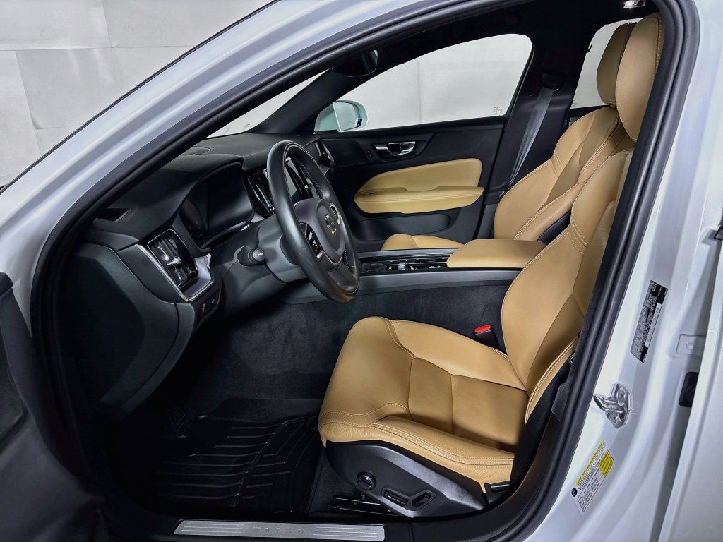 Used 2020 Volvo V60 T5 Cross Country AWD/4WD image 11