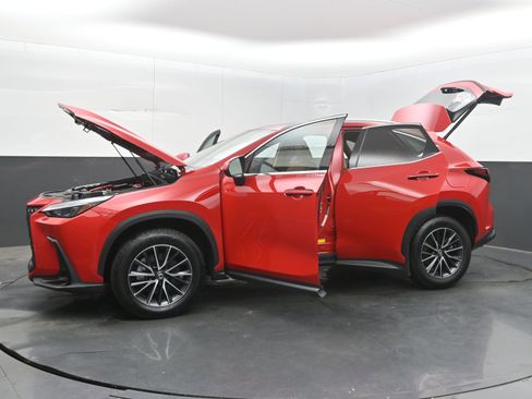 Used 2025 Lexus NX 250 FWD w/ Towing Package (2000 Lbs) image 42
