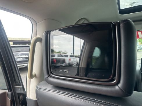 Used 2022 Nissan Armada Platinum w/ Captain's Chairs Package image 19