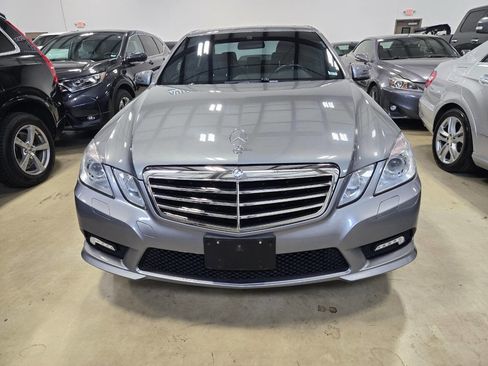 Used 2011 Mercedes-Benz E 550 Sedan image 3