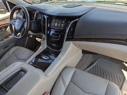 Used 2016 Cadillac Escalade Luxury image 13