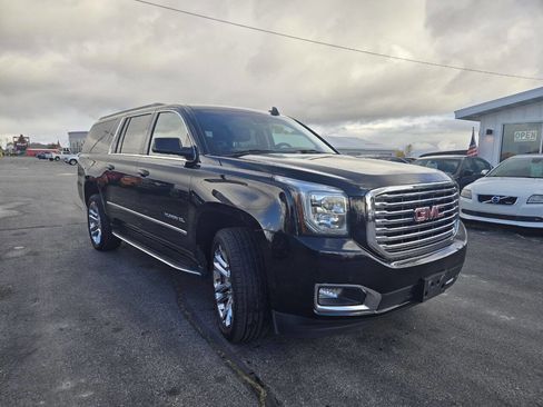 Used 2020 GMC Yukon XL SLT w/ Premium Edition image 16