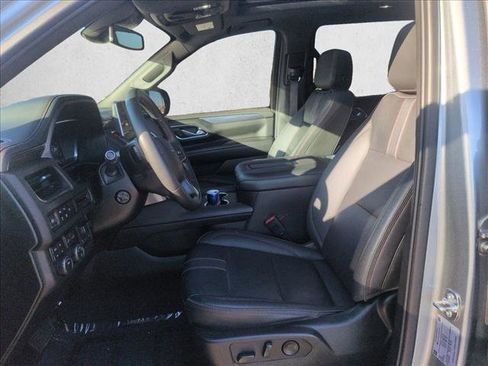 Used 2023 Chevrolet Suburban RST w/ Sport Performance Package image 17