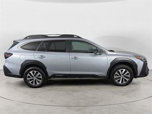 Used 2024 Subaru Outback Premium image 6