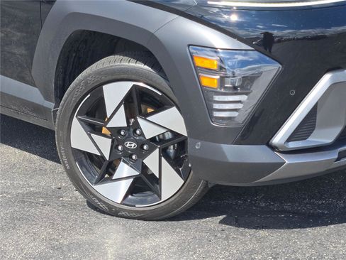Used 2024 Hyundai Kona Limited AWD/4WD image 3