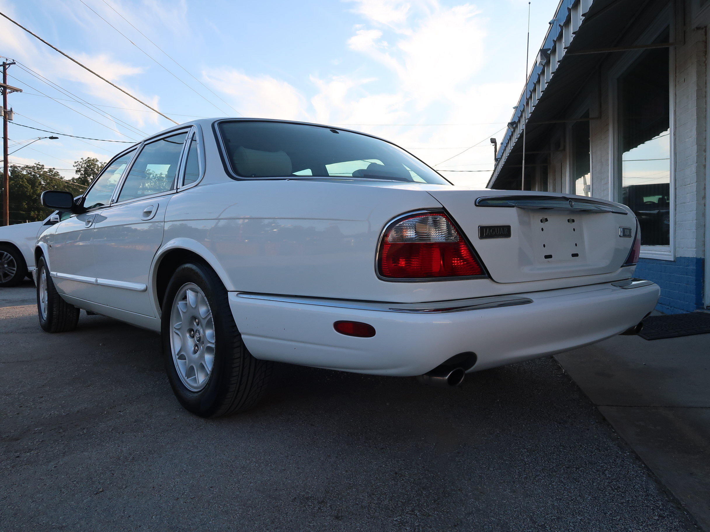 Used 1999 Jaguar XJ8 RWD image 7