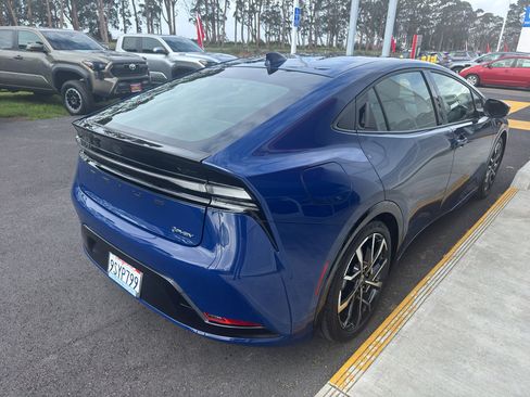 Used 2025 Toyota Prius Plug-In Hybrid image 12